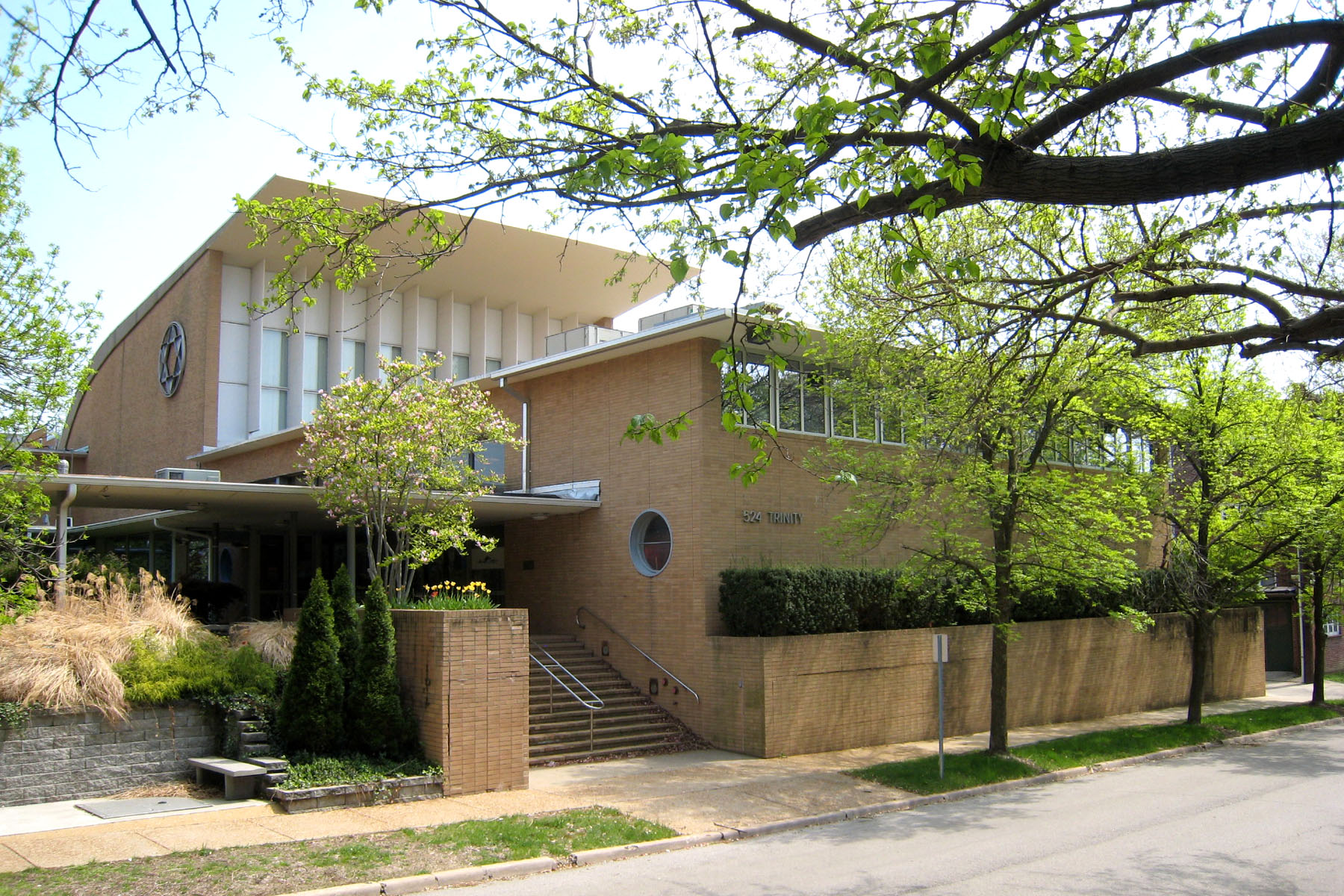 B'Nai Amoona on Trinity Ave.